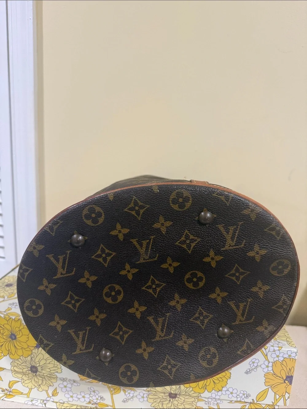 Authentic Louis Vuitton monogram vintage Louis Vuitton bucket shoulder bag